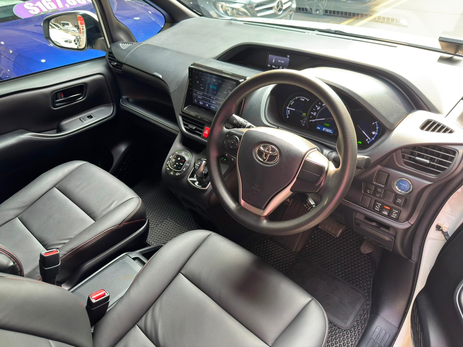 Toyota Noah Hybrid 1.8 X photo 7